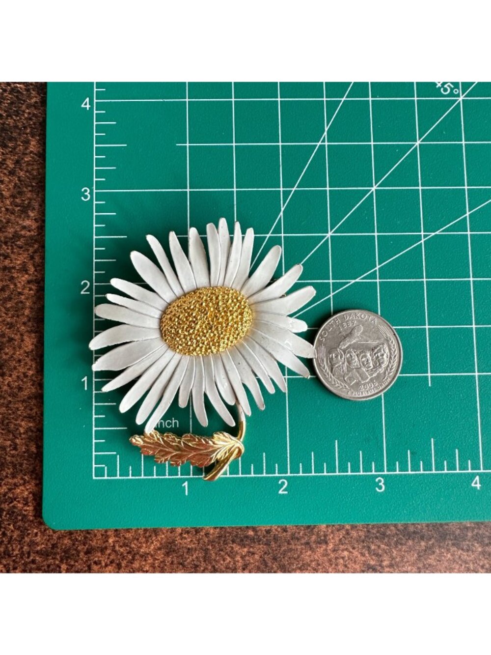Signed Marvella Gold Tone White & Yellow Enamel Daisy Flower Brooch Vintage Jewe - Picture 4 of 6